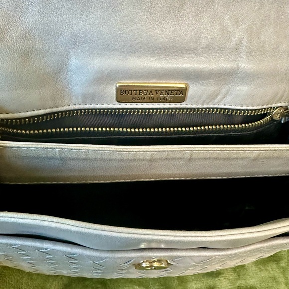 Bottega Veneta Woven Crossbody Bag - Picture 6 of 8